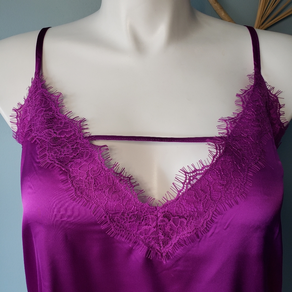 {FOREVER 21} NWT Lace Trim Satim Cami